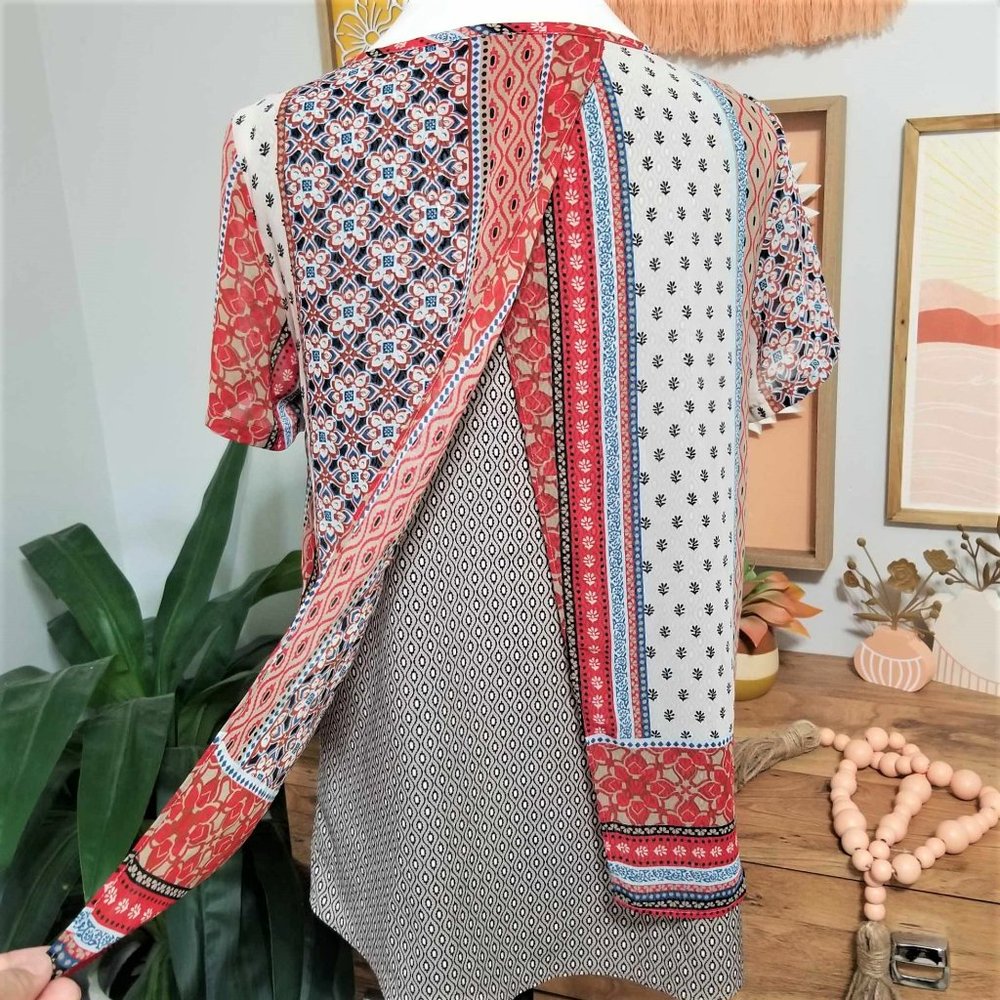 Top, Blouse. Red, Tan, Blue, White, Multi Print. Dana Buchman Brand. - Picture 7 of 16